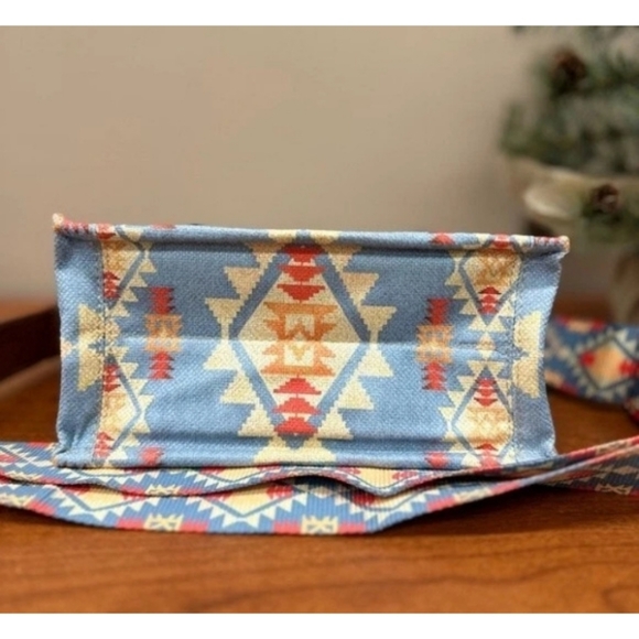 Wrangler Tote Crossbody Southwestern Guitar Strap Purse Blue Handbag NEW $80 - Picture 4 of 5